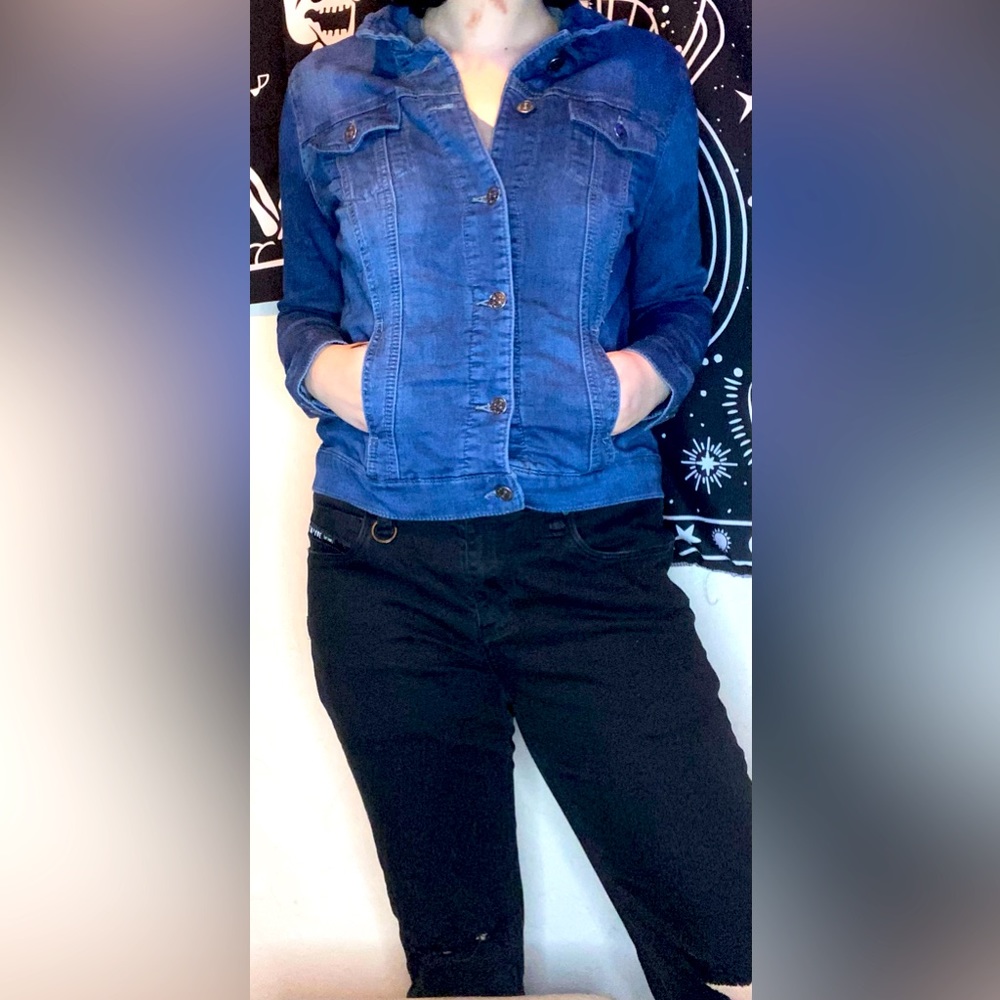 Used medium jean jacket ready to wear